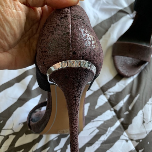 DKNY purple and black heels - Picture 5 of 5